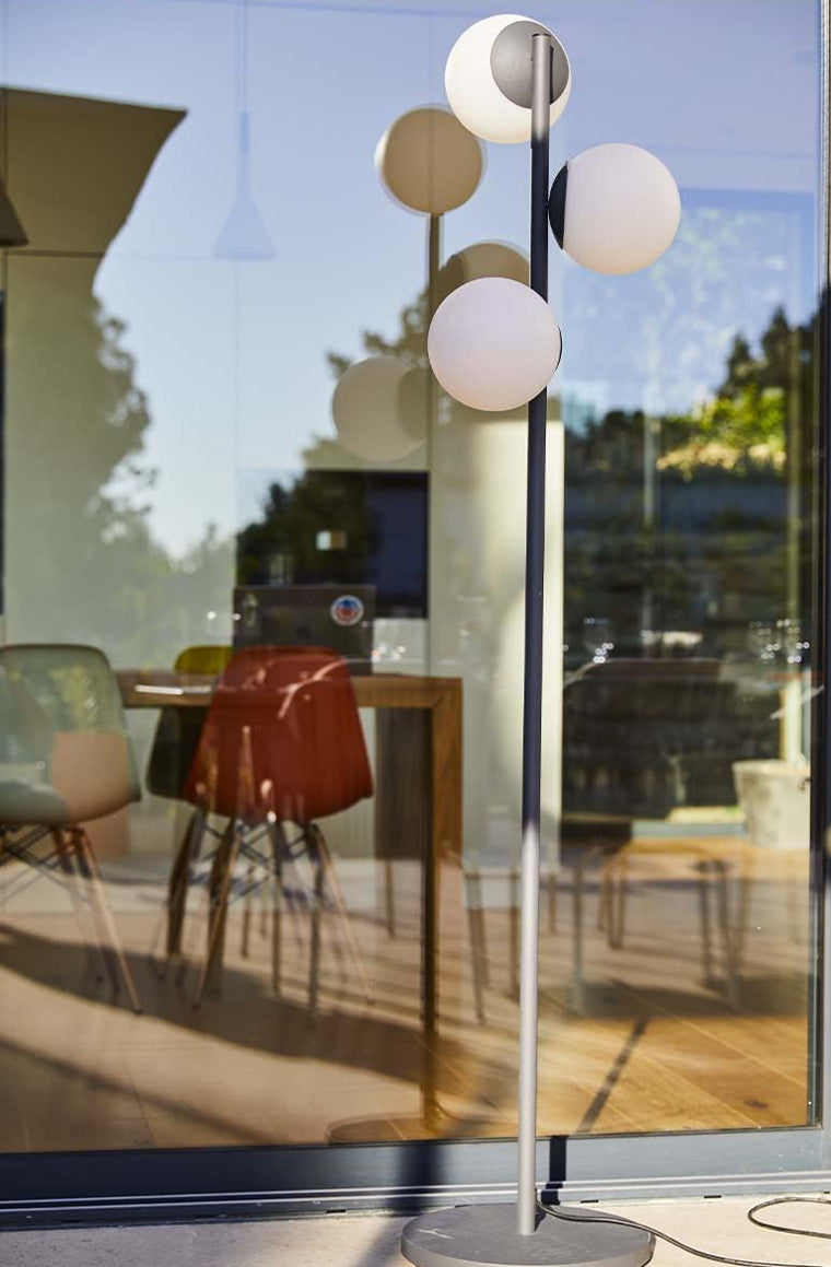 Stehleuchte für den Innen und Außenbereich  175CM