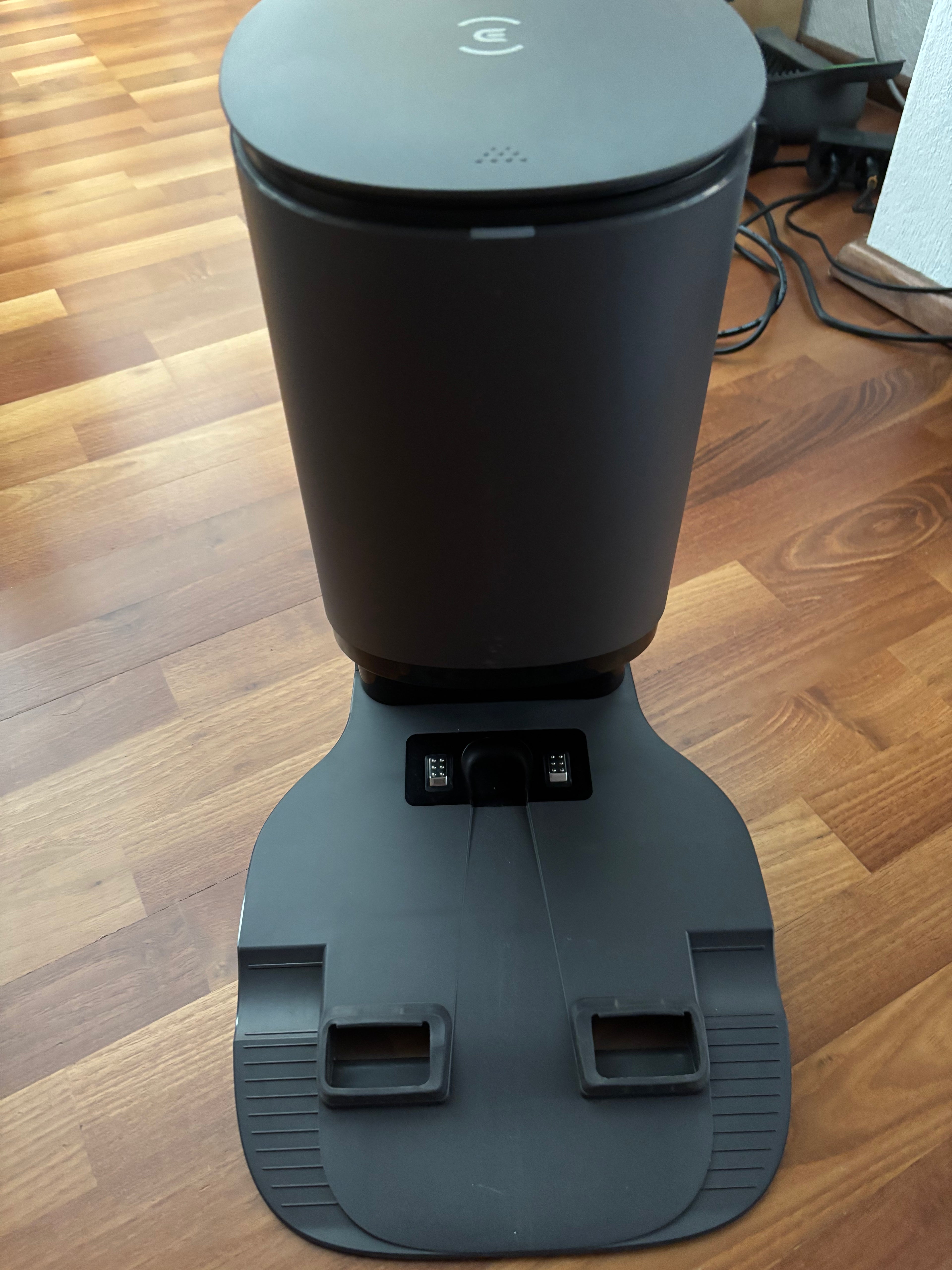 ECOVACS DEEBOT OZMO T8+ Staubsauger Roboter mit Absaugstation (gebraucht)