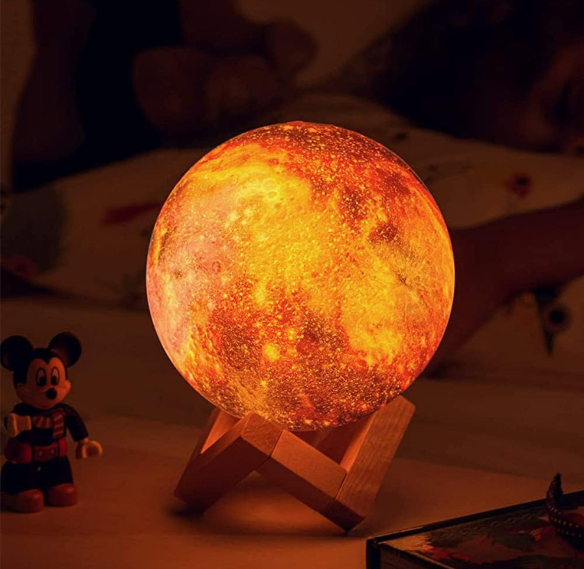 3D-gedruckte Mondlampe in 15 cm Größe mit 16 verschiedenen Lichtfarben