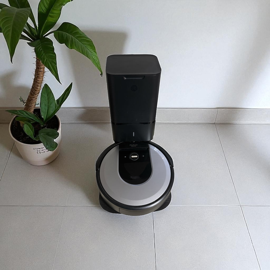 iRobot Roomba Combo i8 Saugroboter mit Autom. Absaugstation, Smarte Kartierung, Sprachassistenten kompatibel, WLAN, Einstellung per App, Light Silver
(Gebraucht,Zustand: sehr gut)